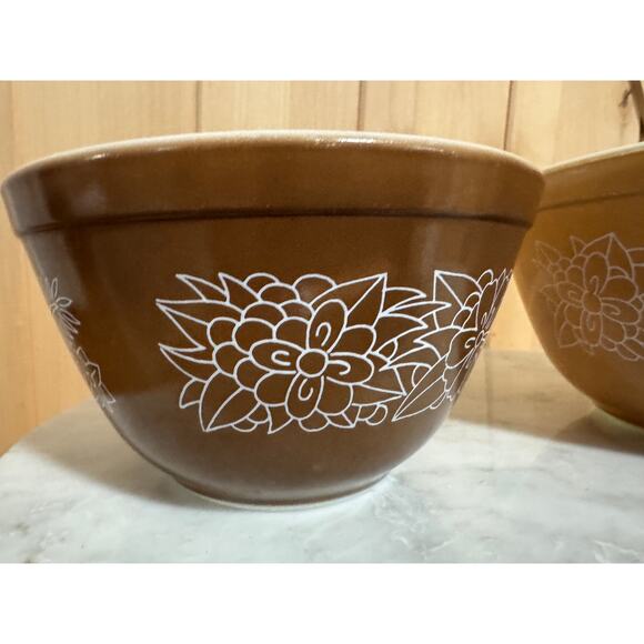 Vintage Pyrex Woodland Brown Nesting Bowls - Set of 2  401, 402 - Picture 9 of 9